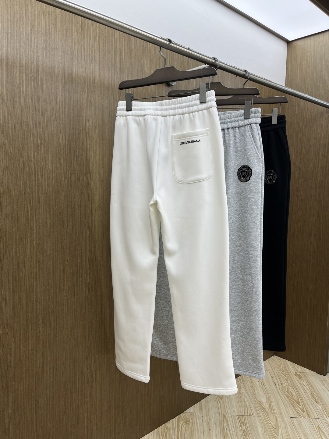 🌾 秋冬加绒款 DG 🔥🔥ss秋冬新款休闲裤加绒直筒 高端版本！定制面料 透气舒适度高，细节无可挑剔。品