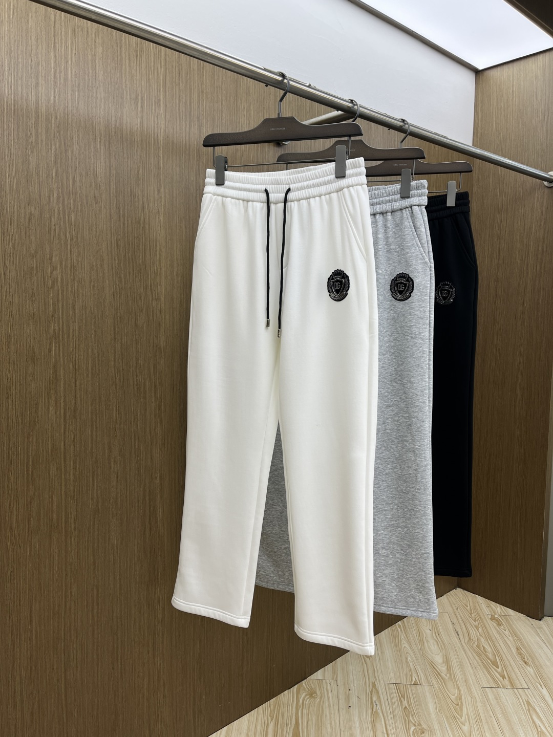 🌾 秋冬加绒款 DG 🔥🔥ss秋冬新款休闲裤加绒直筒 高端版本！定制面料 透气舒适度高，细节无可挑剔。品