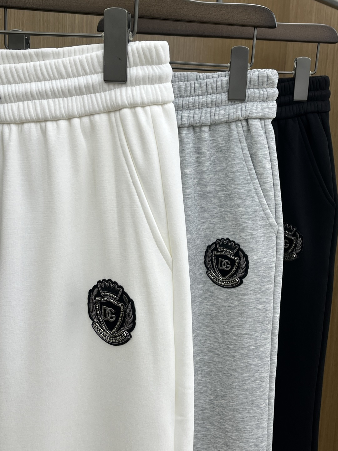 🌾 秋冬加绒款 DG 🔥🔥ss秋冬新款休闲裤加绒直筒 高端版本！定制面料 透气舒适度高，细节无可挑剔。品