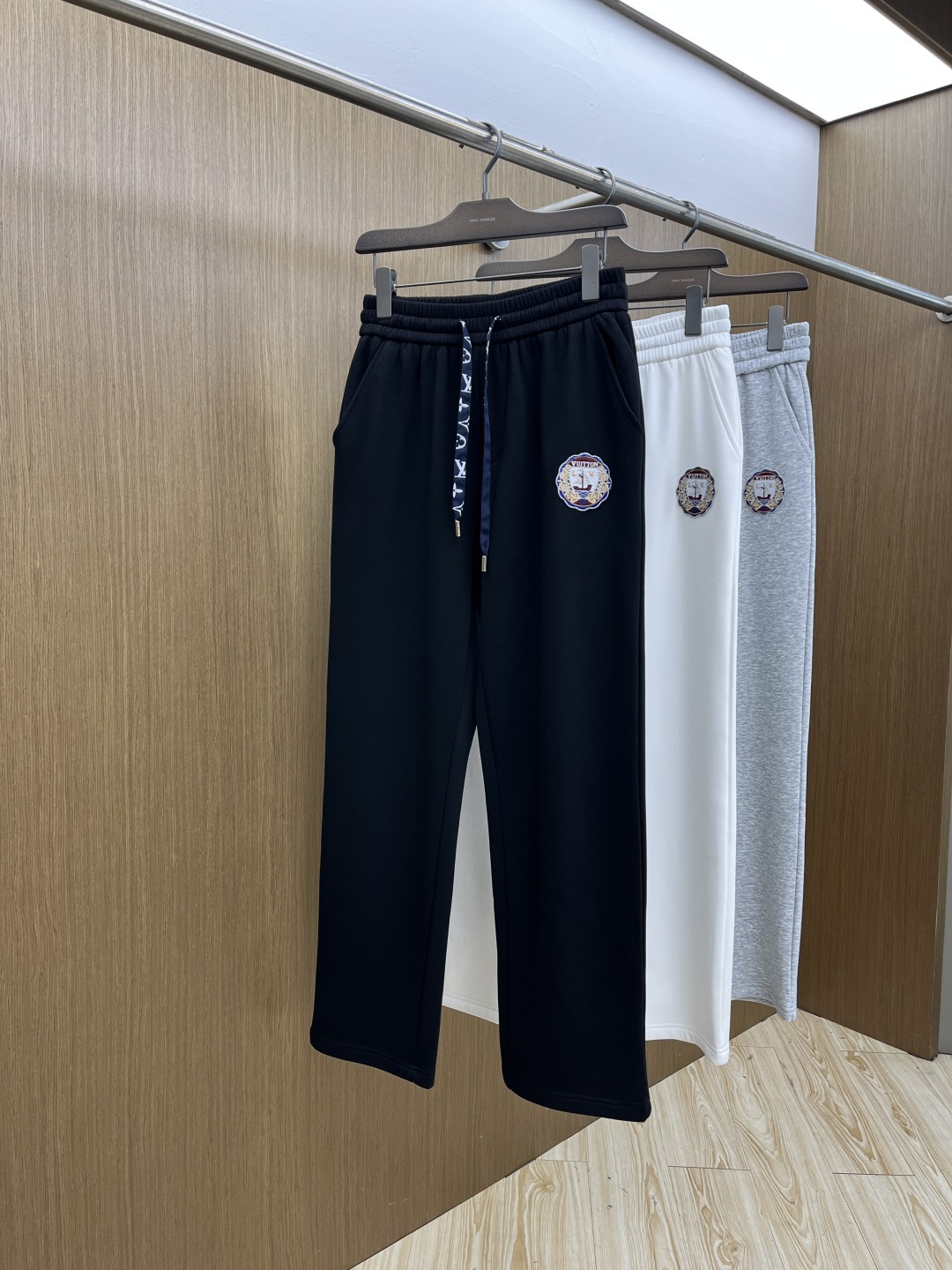 🌾 秋冬加绒款 LV 🔥🔥ss秋冬新款休闲裤加绒直筒 高端版本！定制面料 透气舒适度高，细节无可挑剔。品