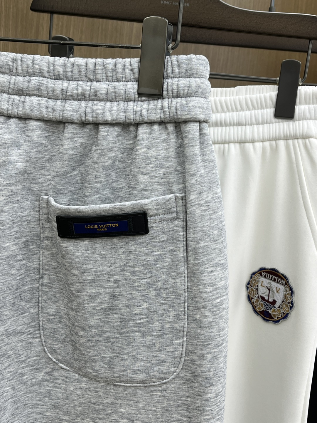 🌾 秋冬加绒款 LV 🔥🔥ss秋冬新款休闲裤加绒直筒 高端版本！定制面料 透气舒适度高，细节无可挑剔。品