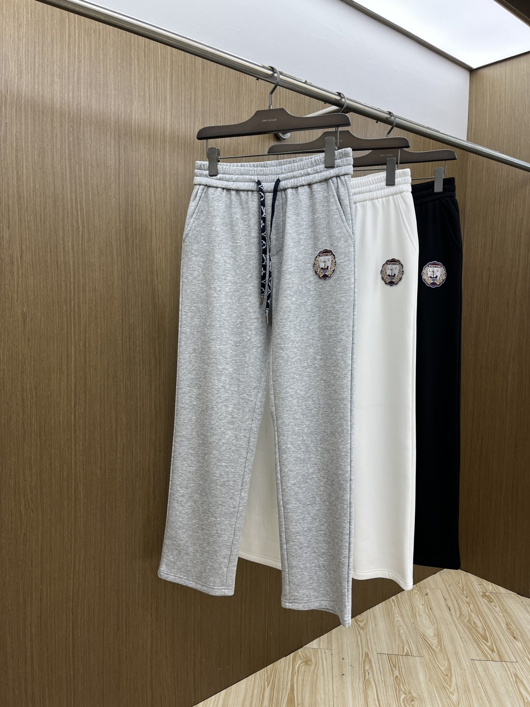 🌾 秋冬加绒款 LV 🔥🔥ss秋冬新款休闲裤加绒直筒 高端版本！定制面料 透气舒适度高，细节无可挑剔。品