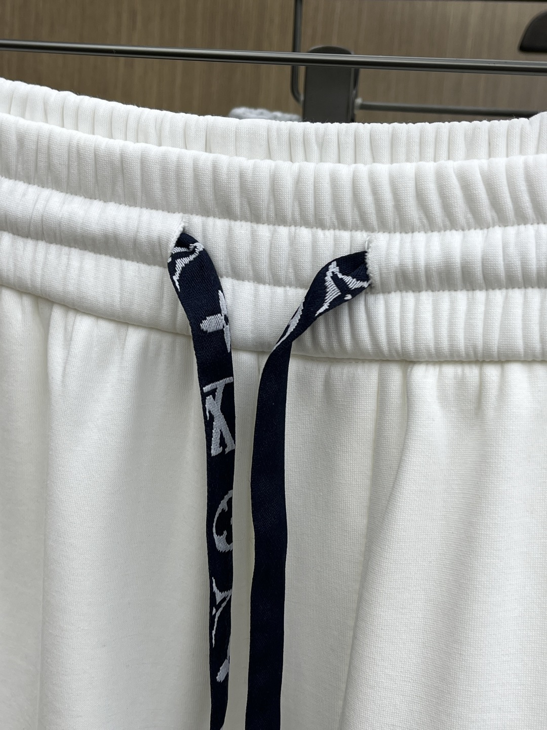 🌾 秋冬加绒款 LV 🔥🔥ss秋冬新款休闲裤加绒直筒 高端版本！定制面料 透气舒适度高，细节无可挑剔。品