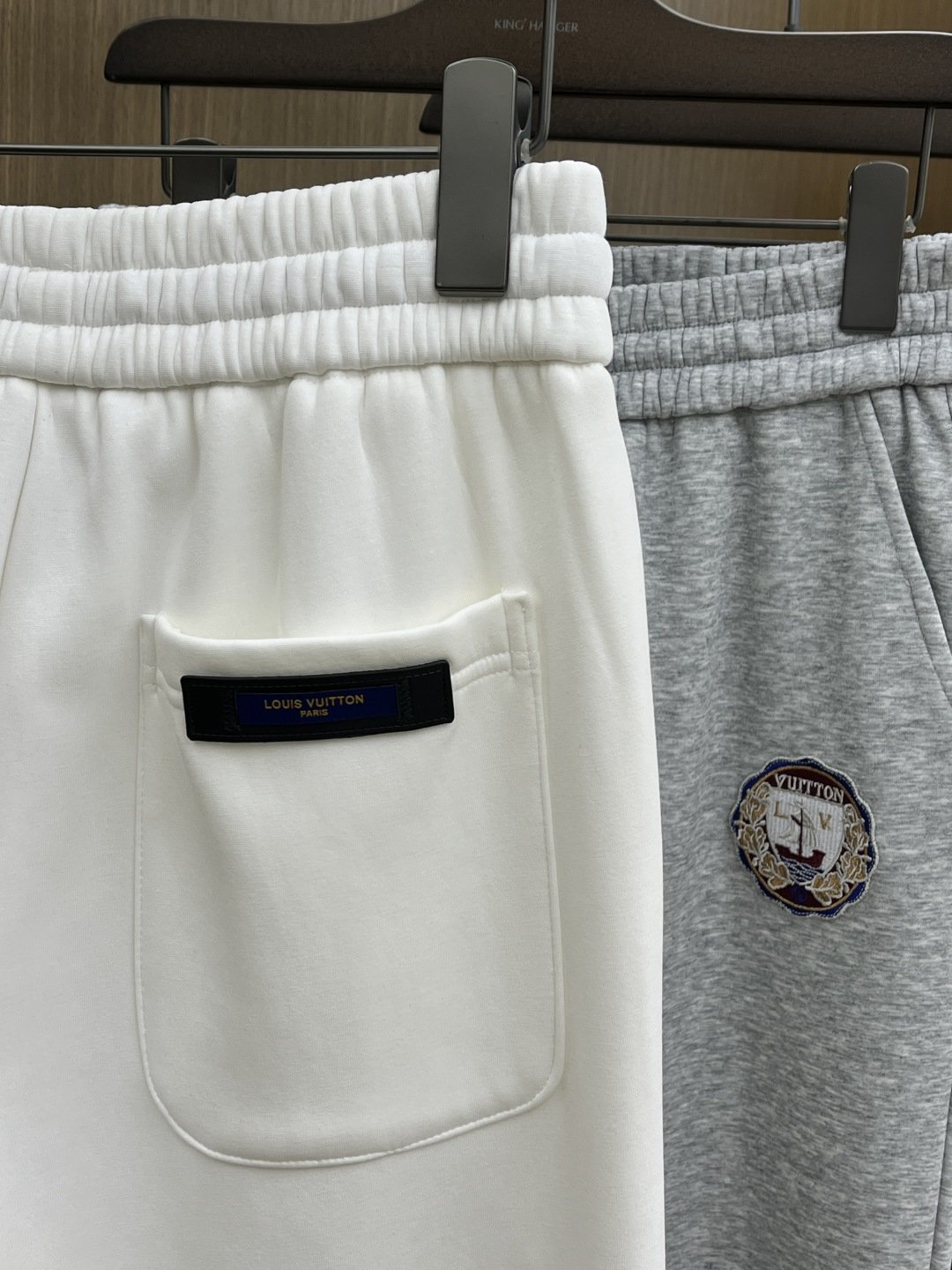 🌾 秋冬加绒款 LV 🔥🔥ss秋冬新款休闲裤加绒直筒 高端版本！定制面料 透气舒适度高，细节无可挑剔。品