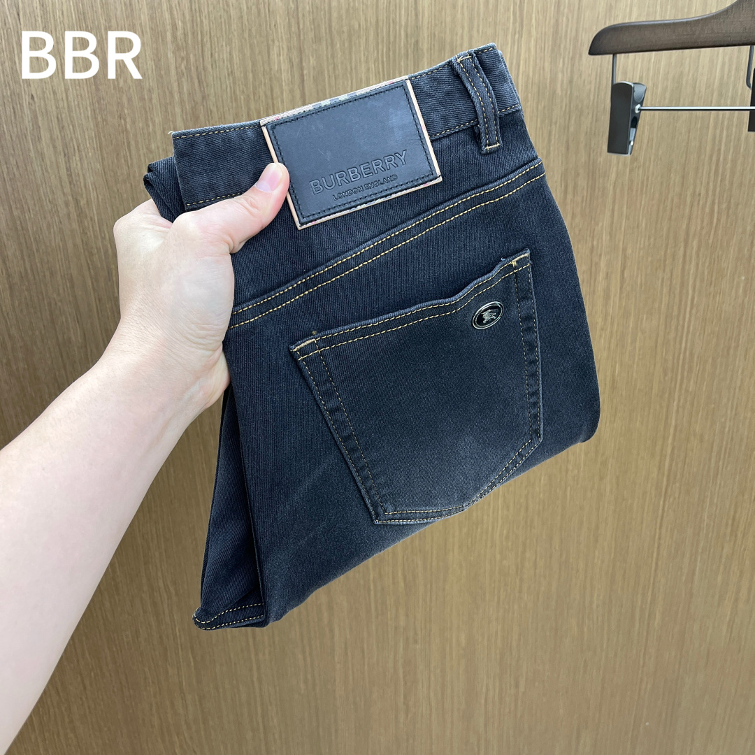 NO:654009,Autumn and winter BBR's new casual jeans for autumn and winter are on sale simultaneously on the official website, with trousers body craftsmanship design, imported customer-supplied accessories, fabric customization, and factory-produced products free of inspection!  Every detail is done to the extreme, original hardware accessories, full of fashion, stylish and handsome upper body, a must-have item for fashionistas!  Original fh12 product!  Code number 30-38 no 35.37,,jeans,alexander wang19860909秋冬 BBR 秋冬新品休闲牛仔裤 官网同步发售,裤身工艺设计,进口客供辅料、面料定制,代工厂出品免检！每个细节做到极致,原版五金配件,潮范十足、上身有型帅气,潮人必备单品！ fh12原单出品！ 码数30-38无35.37,,jeans,alexander wang,Men's clothing