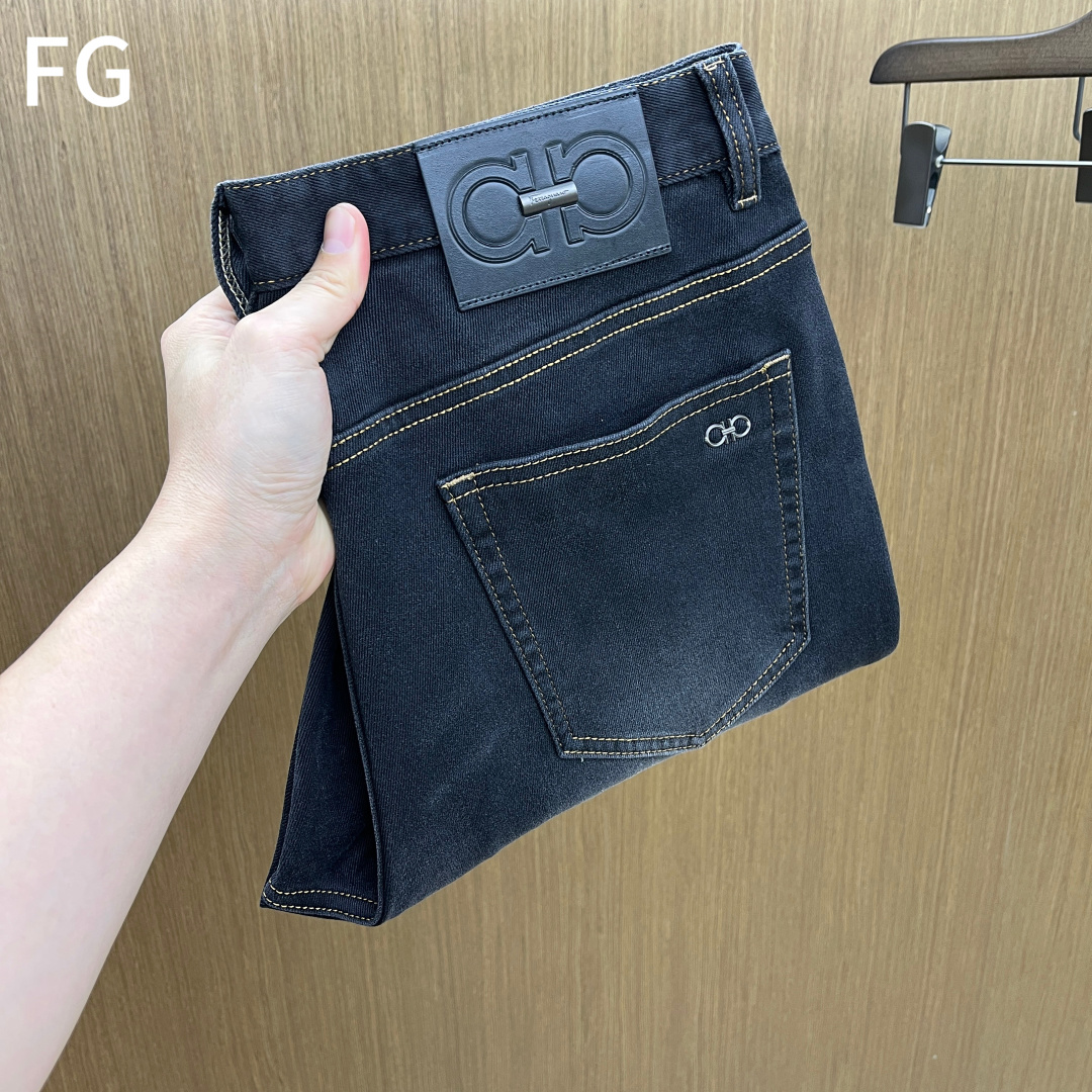 NO:653947,Autumn and winter FG new casual jeans for autumn and winter are on sale simultaneously on the official website. The trousers are designed with body craftsmanship, imported customer-supplied accessories and fabrics are customized. Factory-produced products are exempted from inspection!  Every detail is done to the extreme, original hardware accessories, full of fashion, stylish and handsome upper body, a must-have item for fashionistas!  Original fh12 product!  Code number 30-38 no 35.37,,jeans,alexander wang19860909秋冬 FG 秋冬新品休闲牛仔裤 官网同步发售,裤身工艺设计,进口客供辅料、面料定制,代工厂出品免检！每个细节做到极致,原版五金配件,潮范十足、上身有型帅气,潮人必备单品！ fh12原单出品！ 码数30-38无35.37,,jeans,alexander wang,Men's clothing