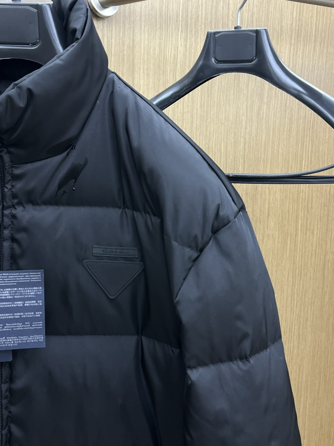 秋冬羽绒 牛货！重磅推荐！P家原单男士，尼龙三角标翻袋拉链立领拼接羽绒，25年最新款，精品系列，同步发售