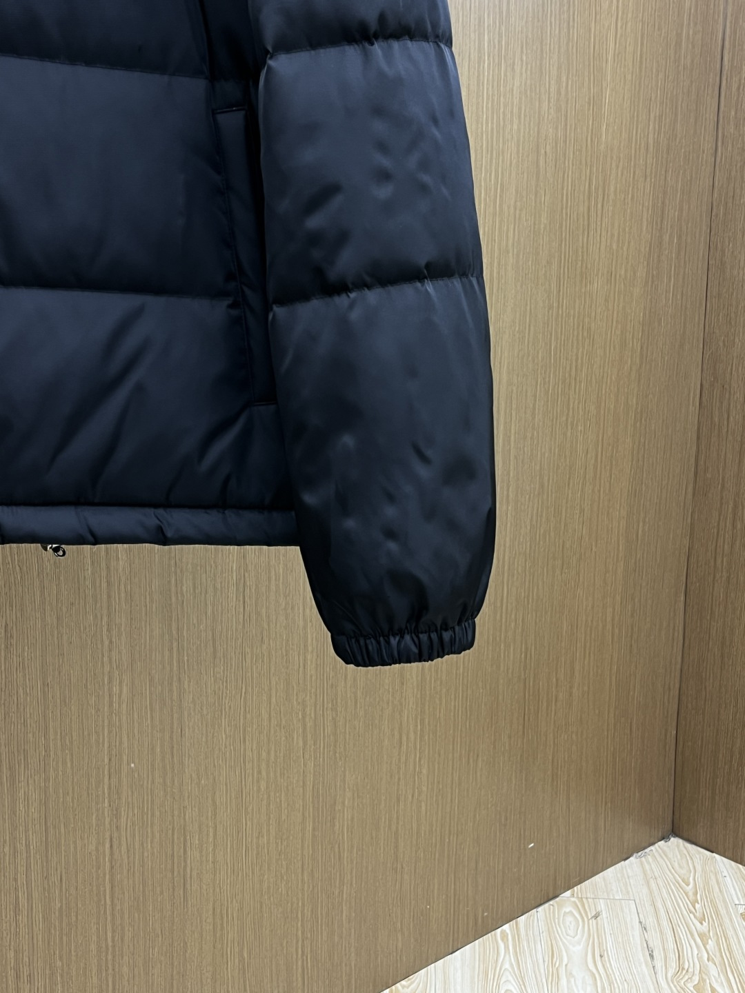 秋冬羽绒 牛货！重磅推荐！P家原单男士，尼龙三角标翻袋拉链立领拼接羽绒，25年最新款，精品系列，同步发售