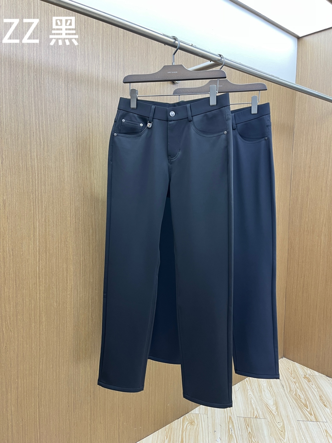 秋冬 ZZ 🔥🔥秋冬新品休闲西裤 官网同步发售，裤身工艺设计，进口客供辅料、面料定制，代工厂出品免检！每