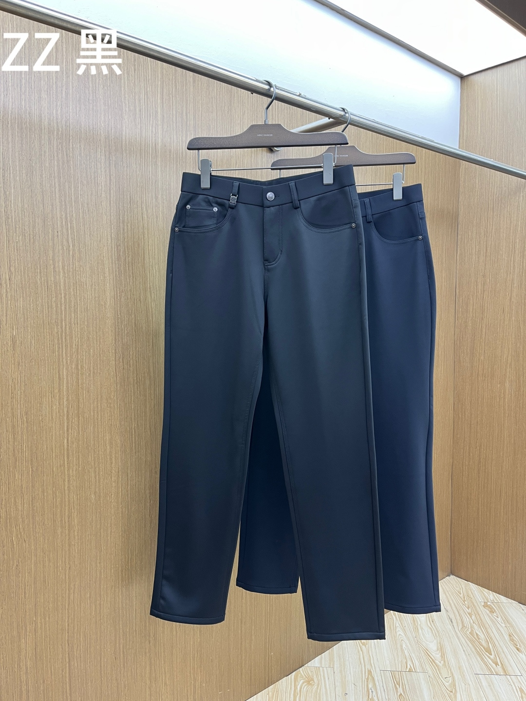 秋冬 ZZ 🔥🔥秋冬新品休闲西裤 官网同步发售，裤身工艺设计，进口客供辅料、面料定制，代工厂出品免检！每