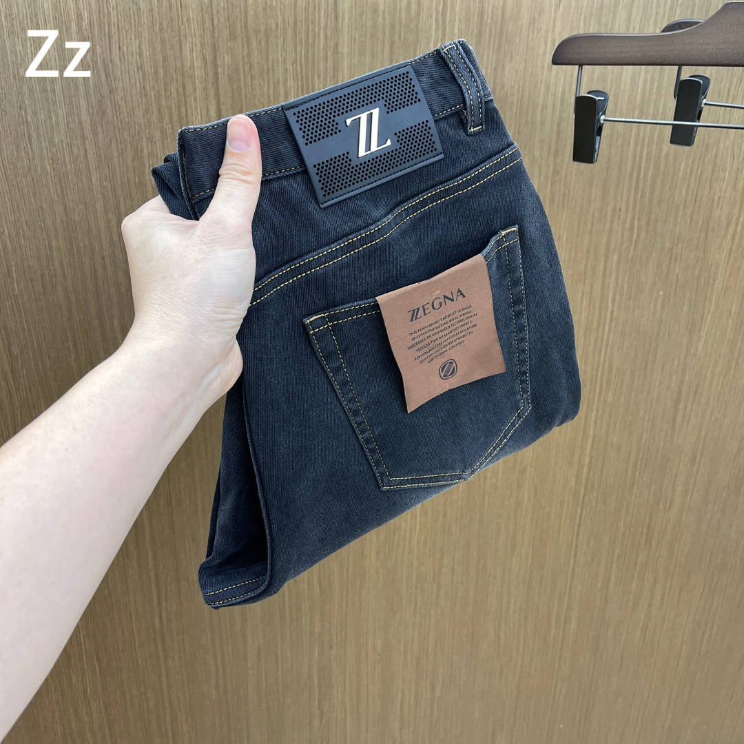 NO:660772,Autumn and winter ZZ new autumn and winter casual jeans are on sale simultaneously on the official website, with trousers body craftsmanship design, imported customer-supplied accessories and fabric customization, and factory-produced products exempted from inspection!  Every detail is done to the extreme, original hardware accessories, full of fashion, stylish and handsome upper body, a must-have item for fashionistas!  Original fh12 product!  Code number 30-38 no 35.37,,jeans, 19860909秋冬 ZZ 秋冬新品休闲牛仔裤 官网同步发售,裤身工艺设计,进口客供辅料、面料定制,代工厂出品免检！每个细节做到极致,原版五金配件,潮范十足、上身有型帅气,潮人必备单品！ fh12原单出品！ 码数30-38无35.37,,jeans, ,Men's clothing