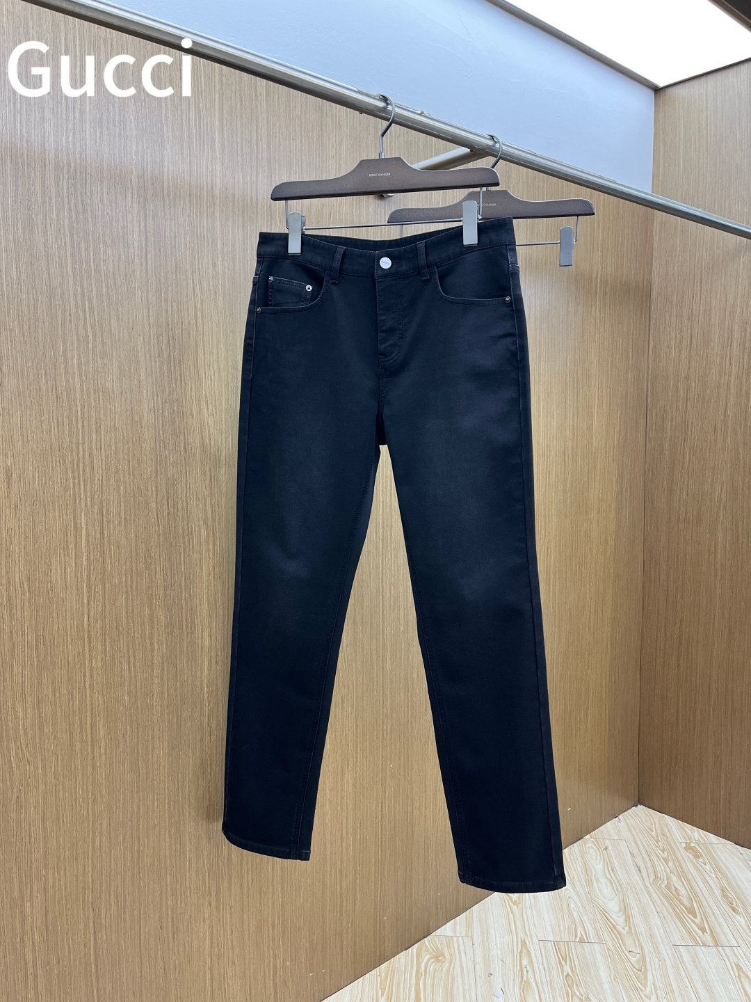秋冬 Guc 🔥🔥秋冬新品休闲牛仔裤 官网同步发售，裤身工艺设计，进口客供辅料、面料定制，代工厂出品免检