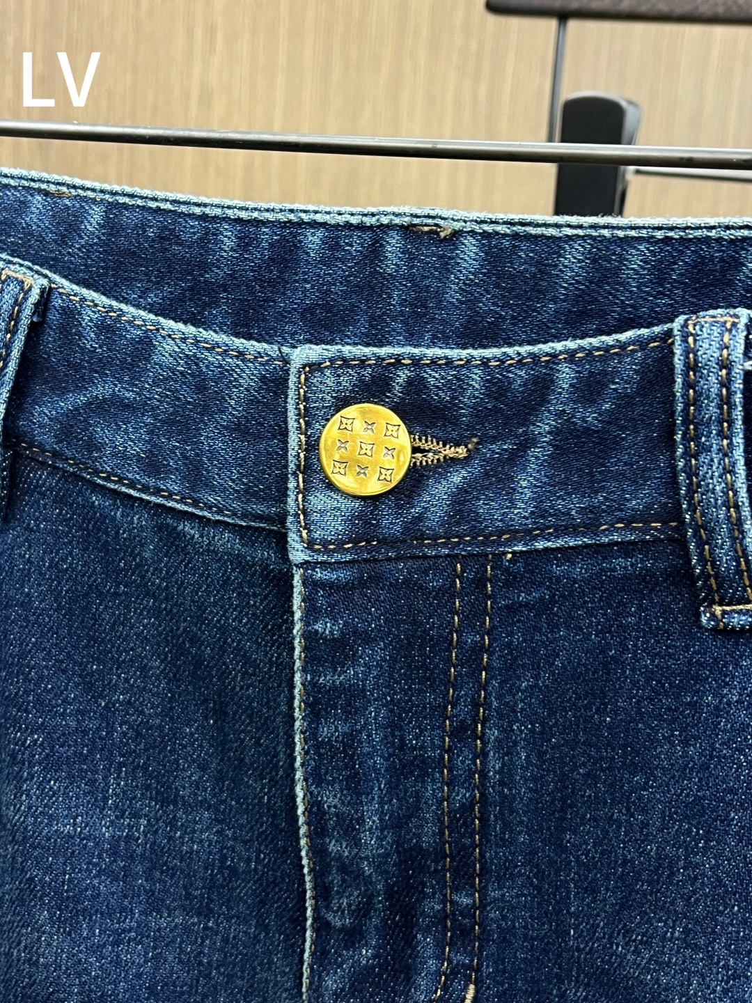 秋冬 LV 🔥🔥秋冬新品休闲牛仔裤 官网同步发售，裤身工艺设计，进口客供辅料、面料定制，代工厂出品免检！