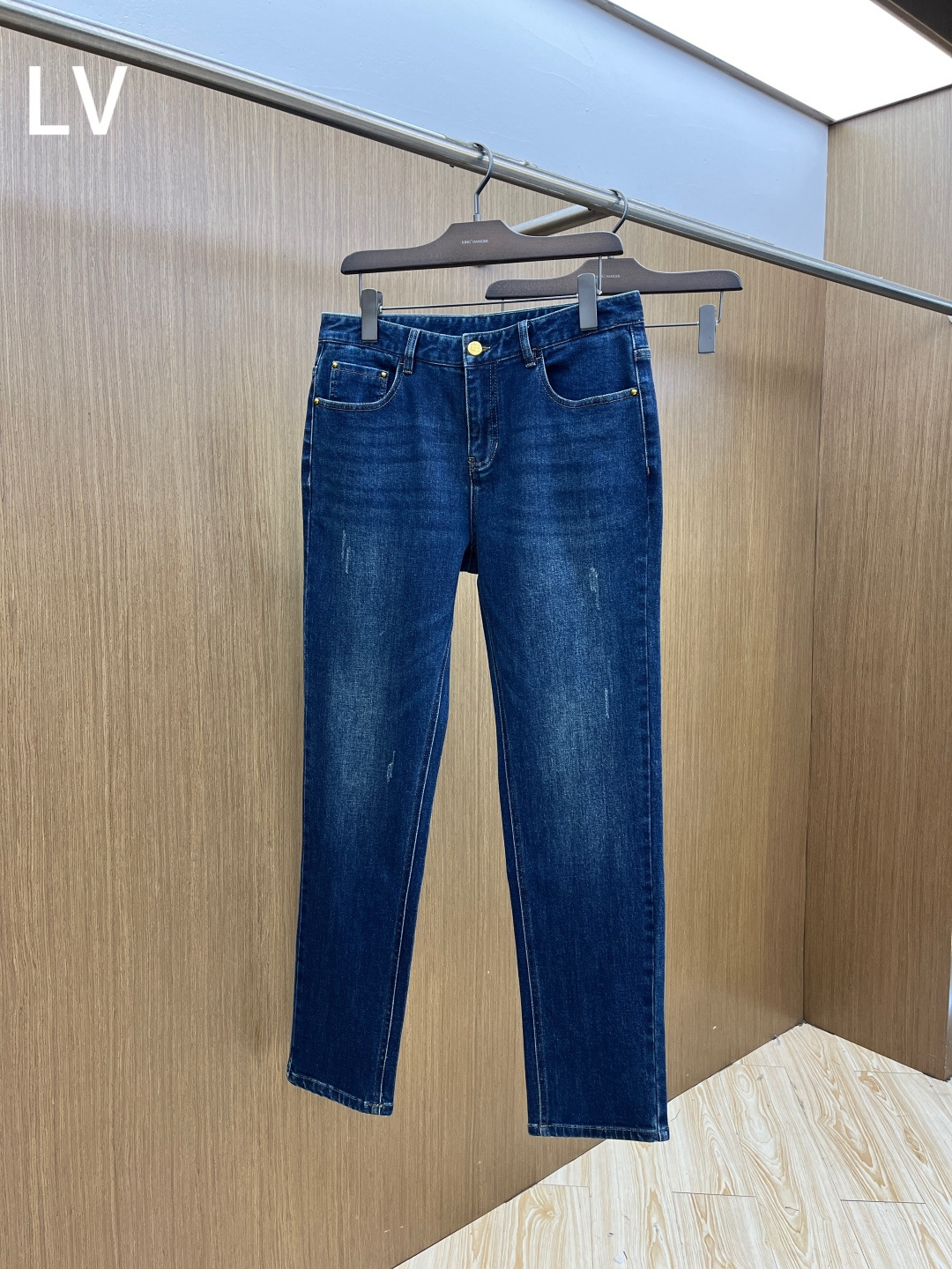 秋冬 LV 🔥🔥秋冬新品休闲牛仔裤 官网同步发售，裤身工艺设计，进口客供辅料、面料定制，代工厂出品免检！