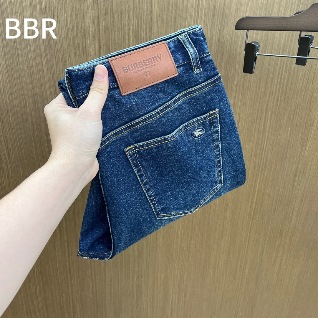 NO:660740,Autumn and winter BBR's new casual jeans for autumn and winter are on sale simultaneously on the official website, with trousers body craftsmanship design, imported customer-supplied accessories, fabric customization, and factory-produced products free of inspection!  Every detail is done to the extreme, original hardware accessories, full of fashion, stylish and handsome upper body, a must-have item for fashionistas!  Original fh12 product!  Code number 30-38 no 35.37,,jeans, 19860909秋冬 BBR 秋冬新品休闲牛仔裤 官网同步发售,裤身工艺设计,进口客供辅料、面料定制,代工厂出品免检！每个细节做到极致,原版五金配件,潮范十足、上身有型帅气,潮人必备单品！ fh12原单出品！ 码数30-38无35.37,,jeans, ,Men's clothing