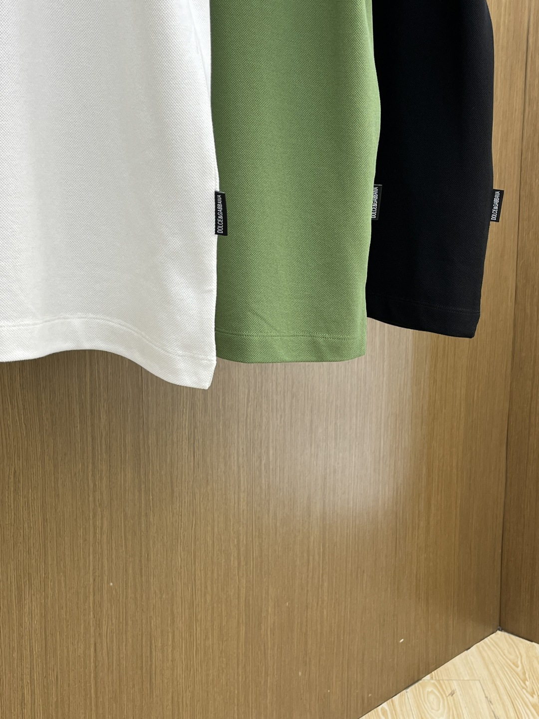 早春 DG 🔥🔥早春新款男士标识短袖Polo衫，延续经典商务休闲翻领POLO恤.该款Polo衫采用丝光双