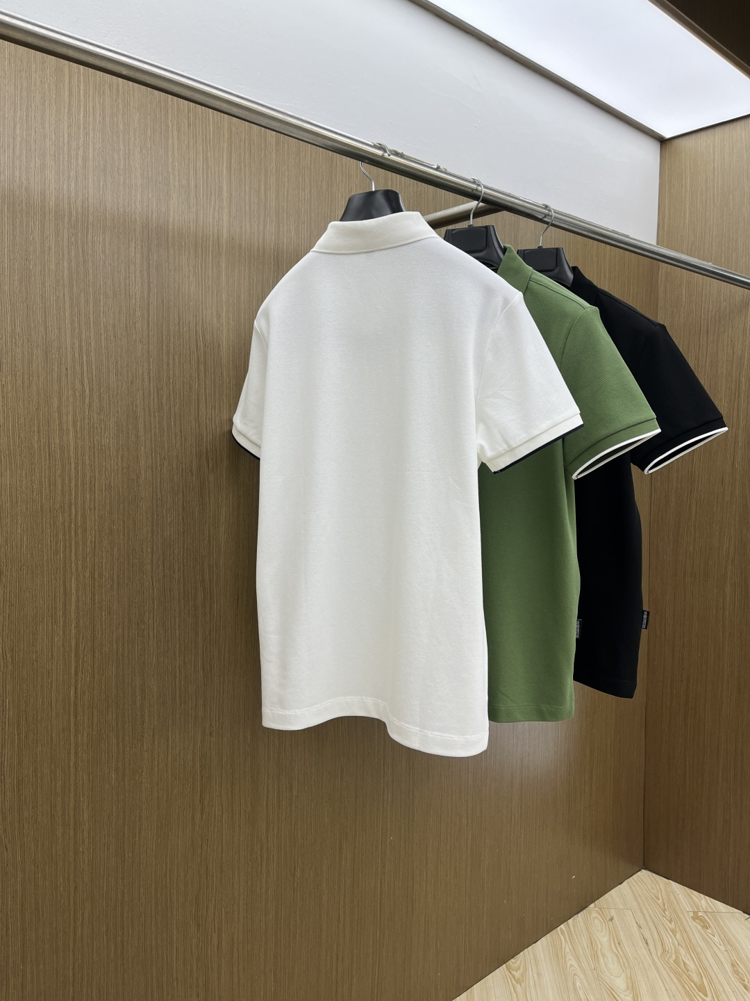 早春 DG 🔥🔥早春新款男士标识短袖Polo衫，延续经典商务休闲翻领POLO恤.该款Polo衫采用丝光双