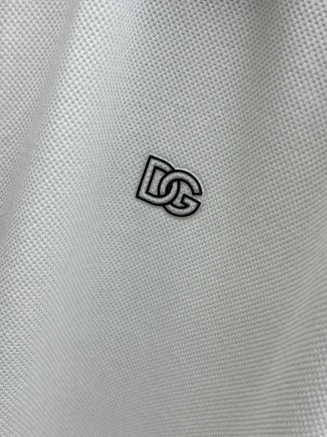 早春 DG 🔥🔥早春新款男士标识短袖Polo衫，延续经典商务休闲翻领POLO恤.该款Polo衫采用丝光双