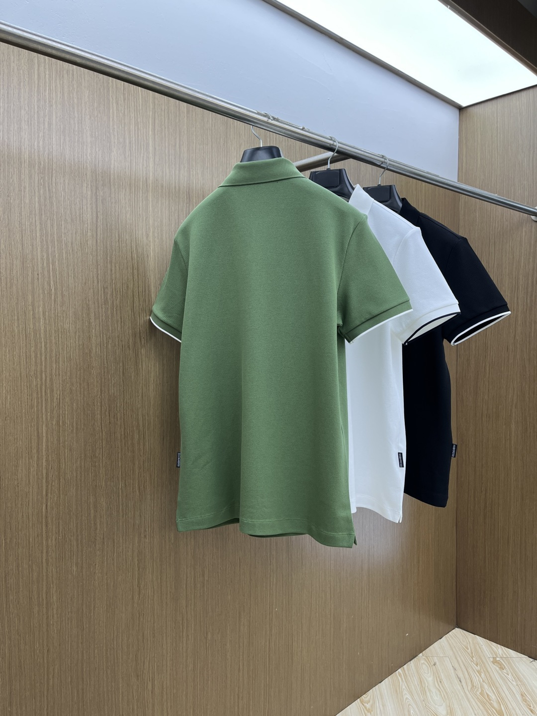 早春 DG 🔥🔥早春新款男士标识短袖Polo衫，延续经典商务休闲翻领POLO恤.该款Polo衫采用丝光双