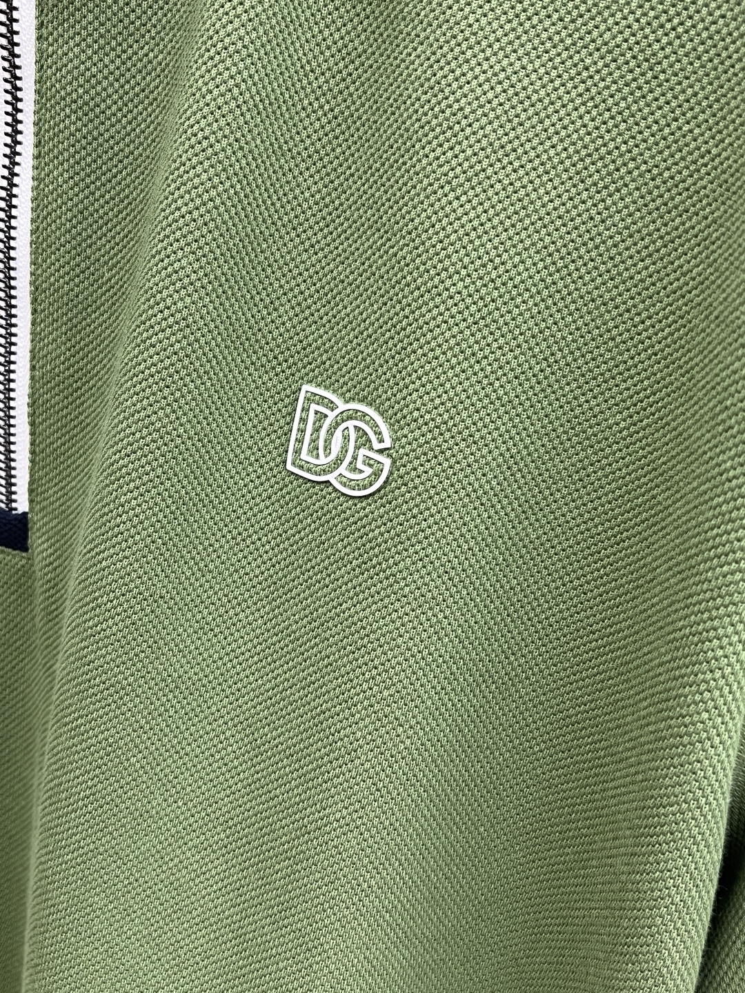 早春 DG 🔥🔥早春新款男士标识短袖Polo衫，延续经典商务休闲翻领POLO恤.该款Polo衫采用丝光双