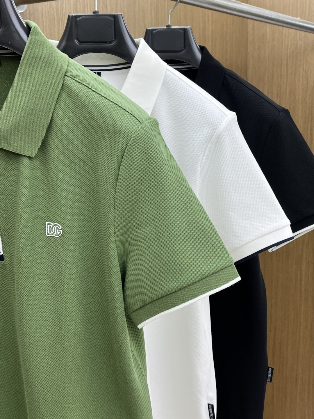 早春 DG 🔥🔥早春新款男士标识短袖Polo衫，延续经典商务休闲翻领POLO恤.该款Polo衫采用丝光双