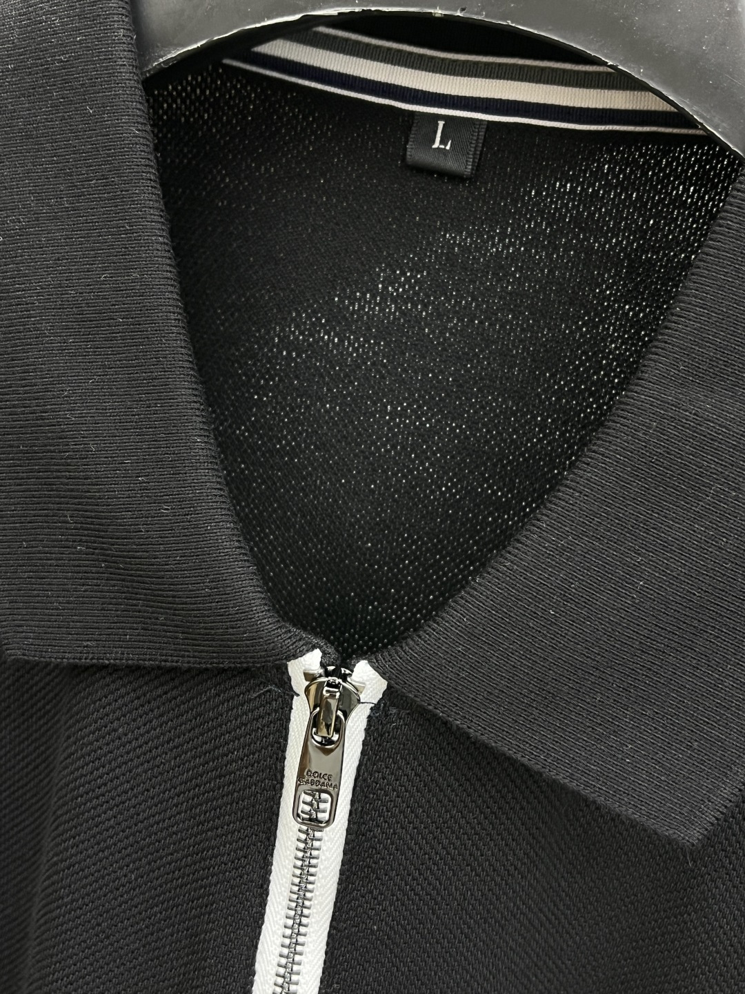 早春 DG 🔥🔥早春新款男士标识短袖Polo衫，延续经典商务休闲翻领POLO恤.该款Polo衫采用丝光双