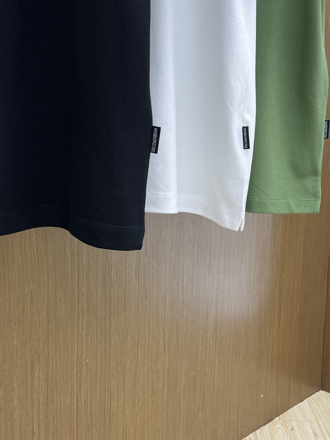 早春 DG 🔥🔥早春新款男士标识短袖Polo衫，延续经典商务休闲翻领POLO恤.该款Polo衫采用丝光双