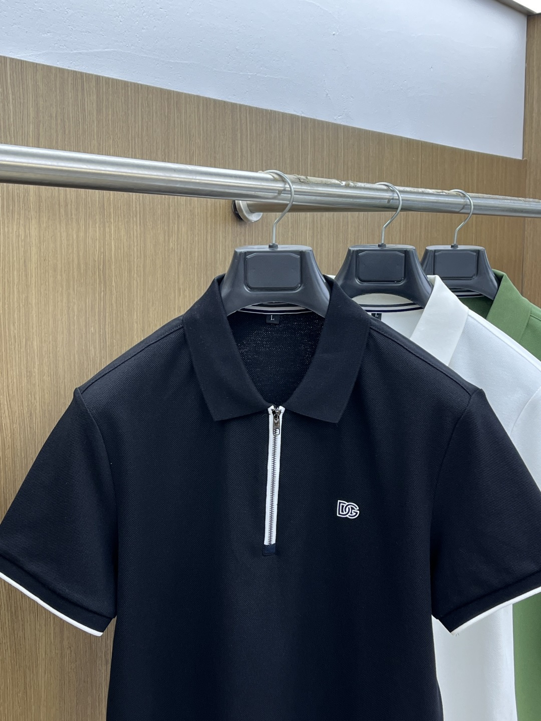 早春 DG 🔥🔥早春新款男士标识短袖Polo衫，延续经典商务休闲翻领POLO恤.该款Polo衫采用丝光双