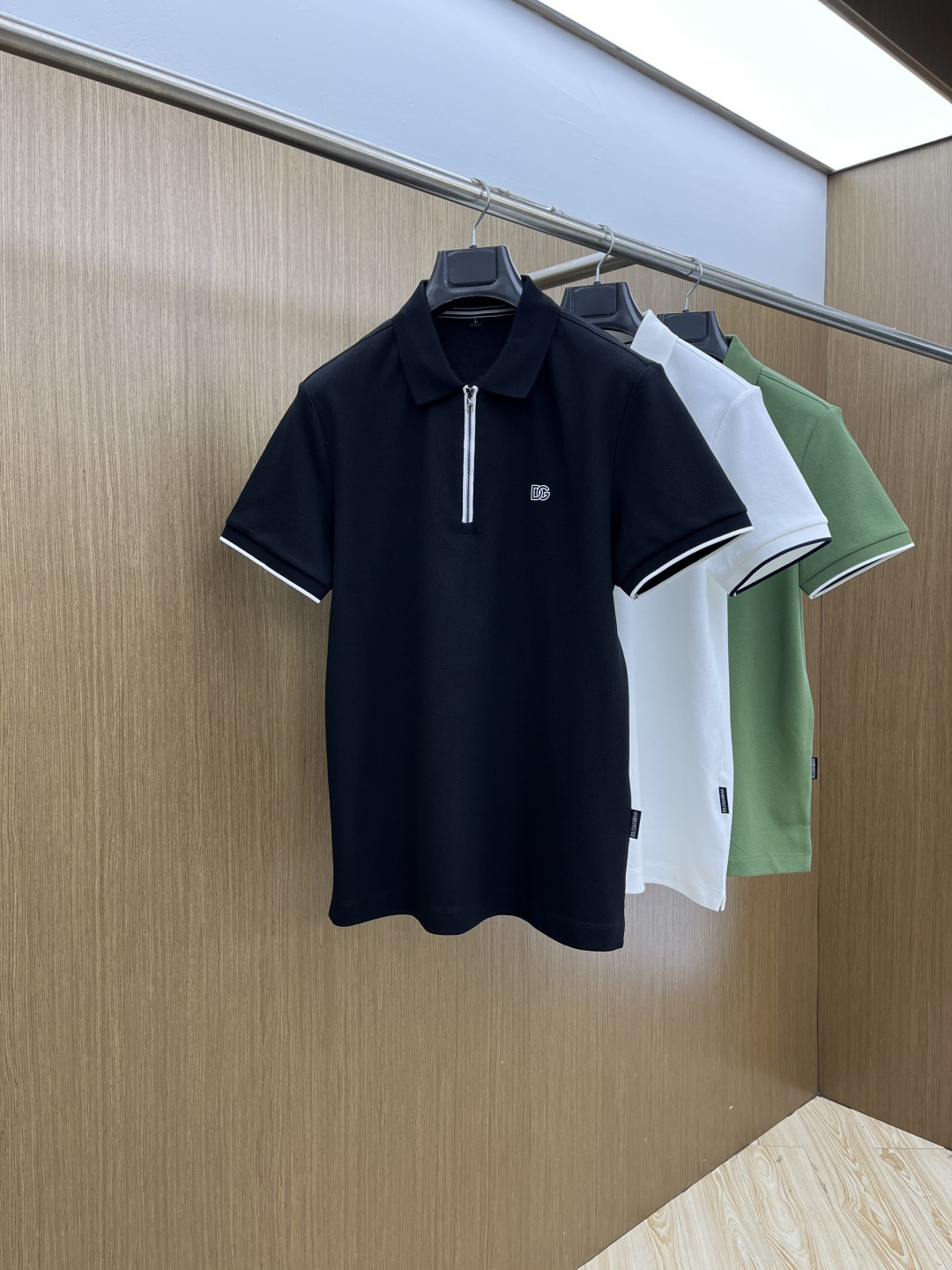 早春 DG 🔥🔥早春新款男士标识短袖Polo衫，延续经典商务休闲翻领POLO恤.该款Polo衫采用丝光双