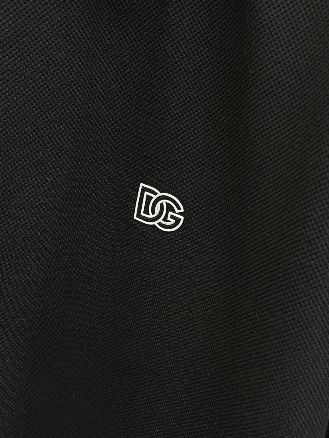 早春 DG 🔥🔥早春新款男士标识短袖Polo衫，延续经典商务休闲翻领POLO恤.该款Polo衫采用丝光双