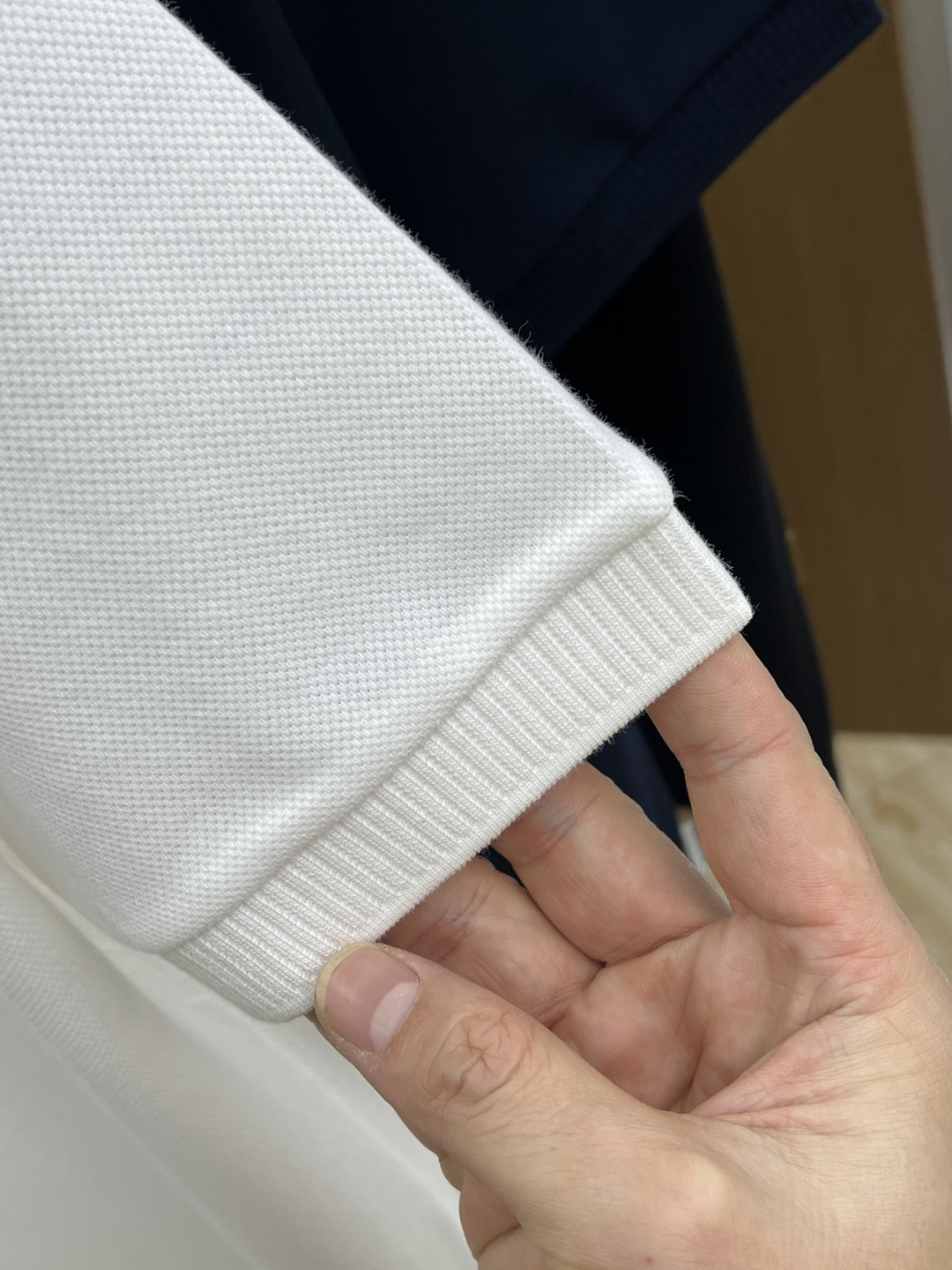 早春 Boss 🔥🔥早春新款男士标识短袖Polo衫，延续经典商务休闲翻领POLO恤.该款Polo衫采用丝