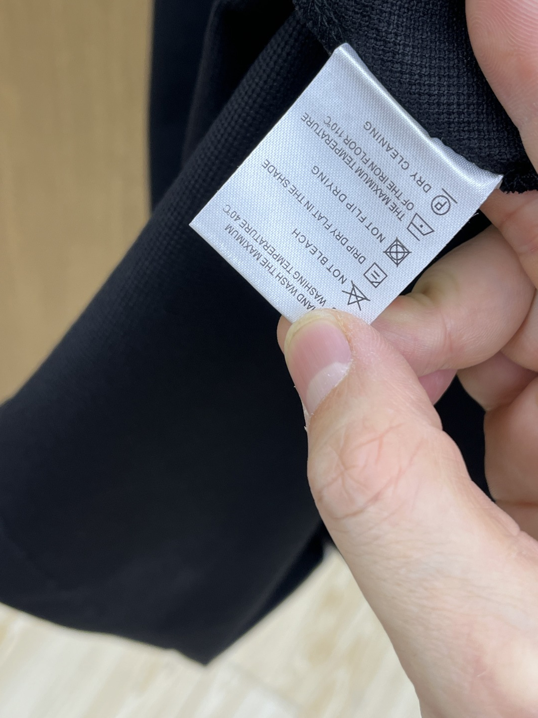 早春 Boss 🔥🔥早春新款男士标识短袖Polo衫，延续经典商务休闲翻领POLO恤.该款Polo衫采用丝