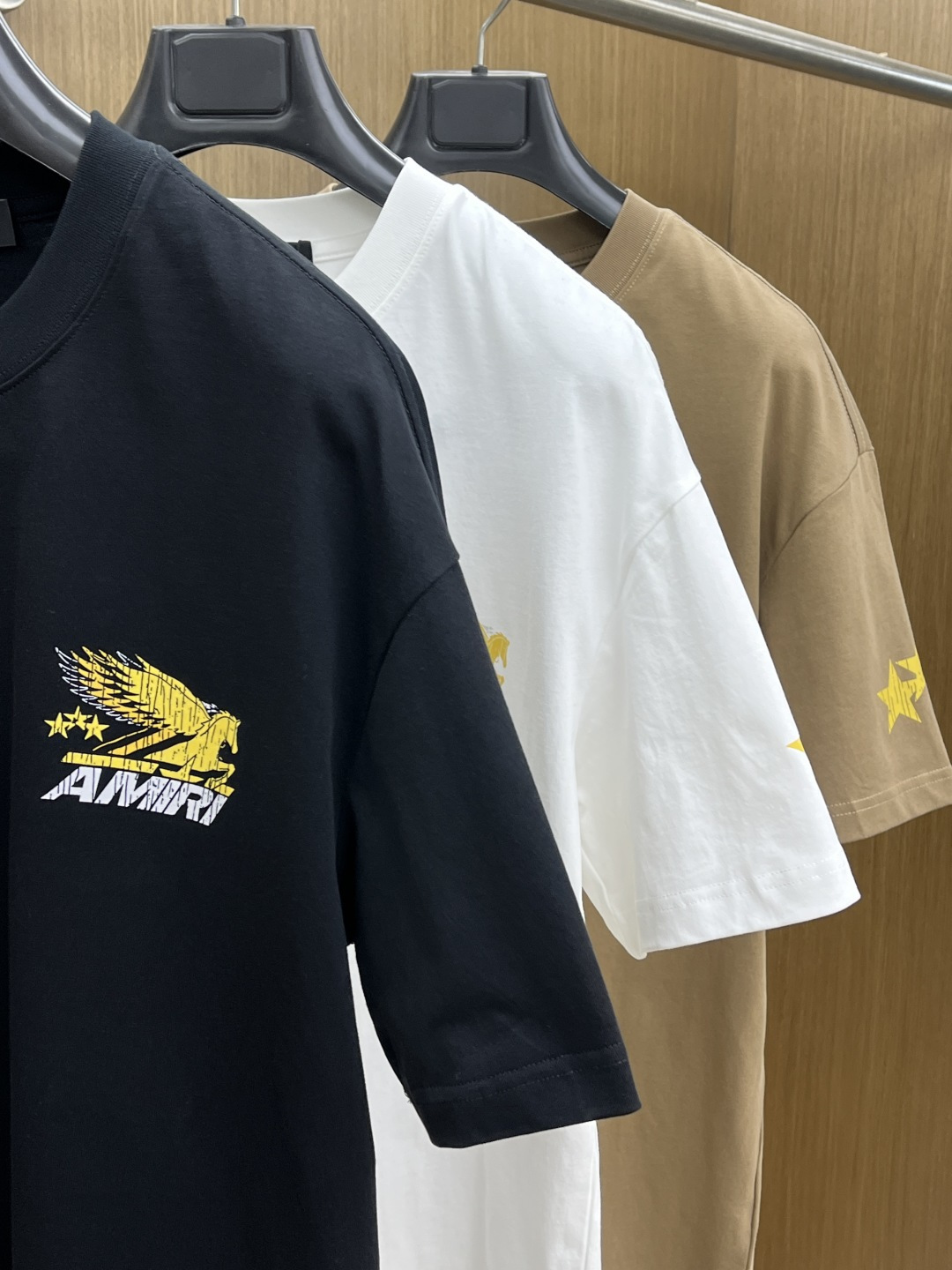 早春 AMIRI 🔥🔥春夏新款简约字母印花短袖 双纱纯棉面料 多元化搭配 是眼下时尚前沿的创新趋势 复古