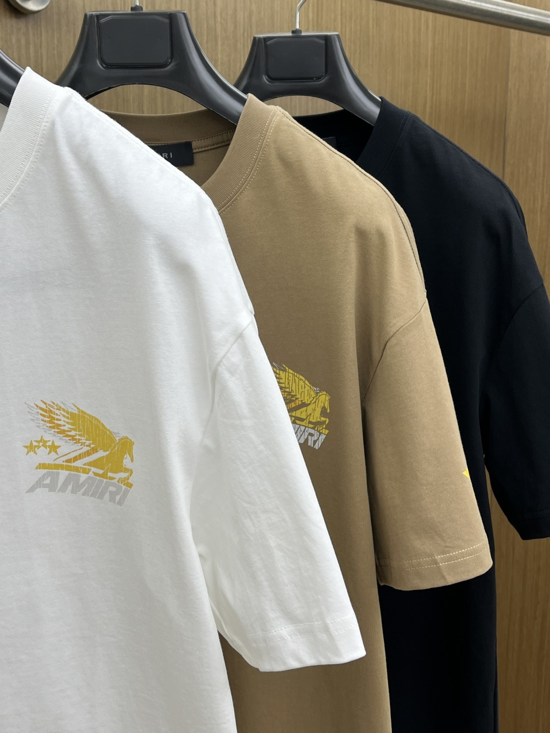 早春 AMIRI 🔥🔥春夏新款简约字母印花短袖 双纱纯棉面料 多元化搭配 是眼下时尚前沿的创新趋势 复古