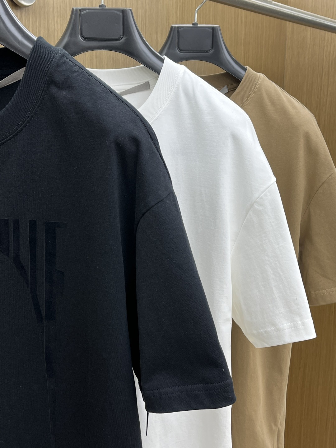 早春 GVC 🔥🔥春夏新款简约字母印花短袖 双纱纯棉面料 多元化搭配 是眼下时尚前沿的创新趋势 复古与现