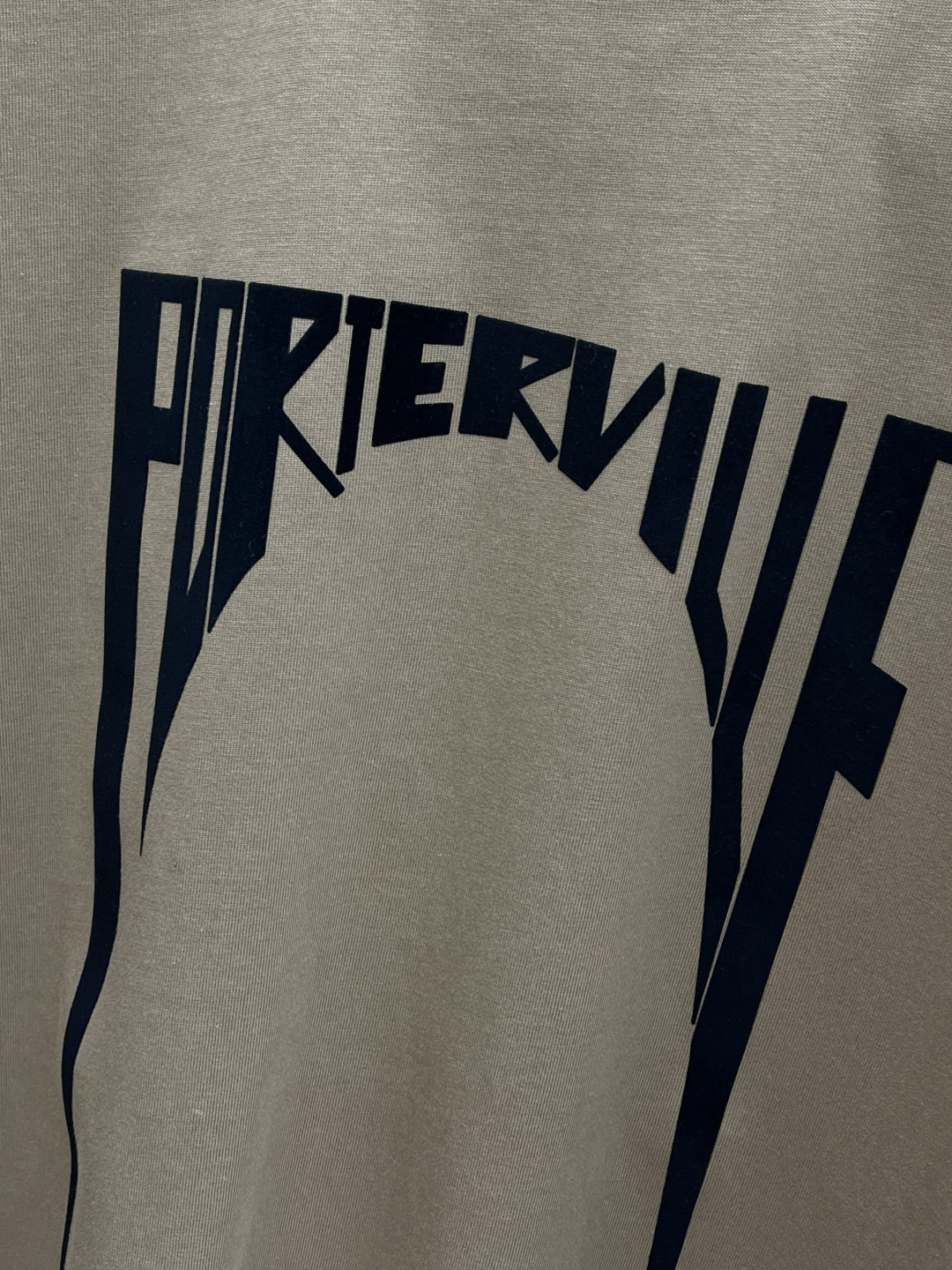 早春 Gvc 🔥🔥春夏新款简约字母印花短袖 双纱纯棉面料 多元化搭配 是眼下时尚前沿的创新趋势 复古与现