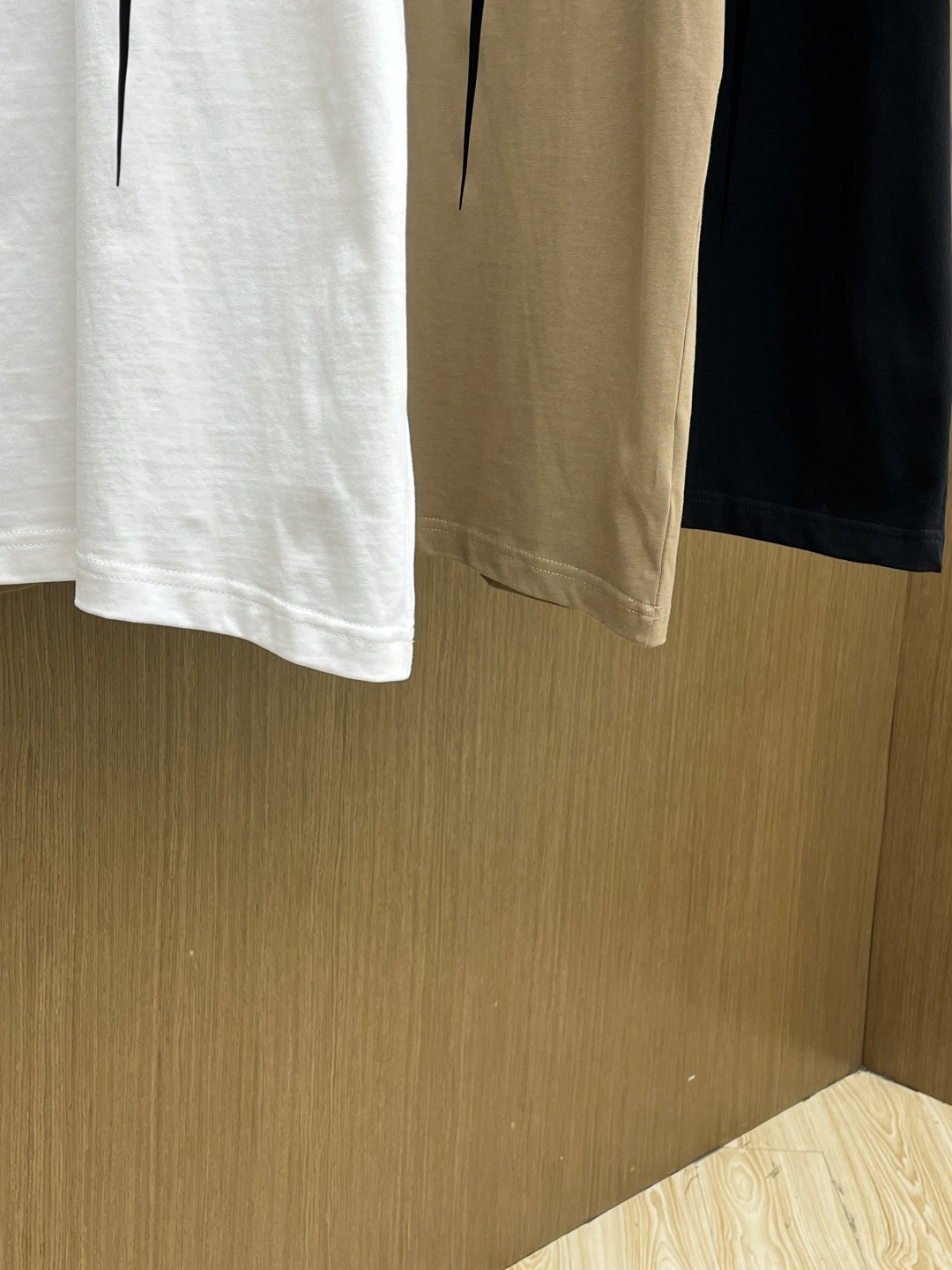 早春 Gvc 🔥🔥春夏新款简约字母印花短袖 双纱纯棉面料 多元化搭配 是眼下时尚前沿的创新趋势 复古与现