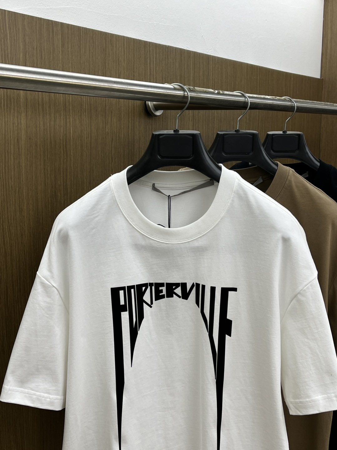 早春 Gvc 🔥🔥春夏新款简约字母印花短袖 双纱纯棉面料 多元化搭配 是眼下时尚前沿的创新趋势 复古与现