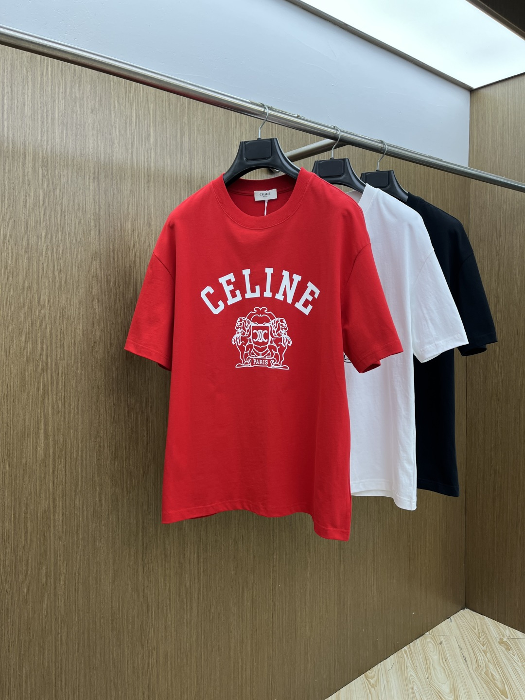 早春 CELINE 🔥🔥春夏新款简约字母印花短袖 双纱纯棉面料 多元化搭配 是眼下时尚前沿的创新趋势 复