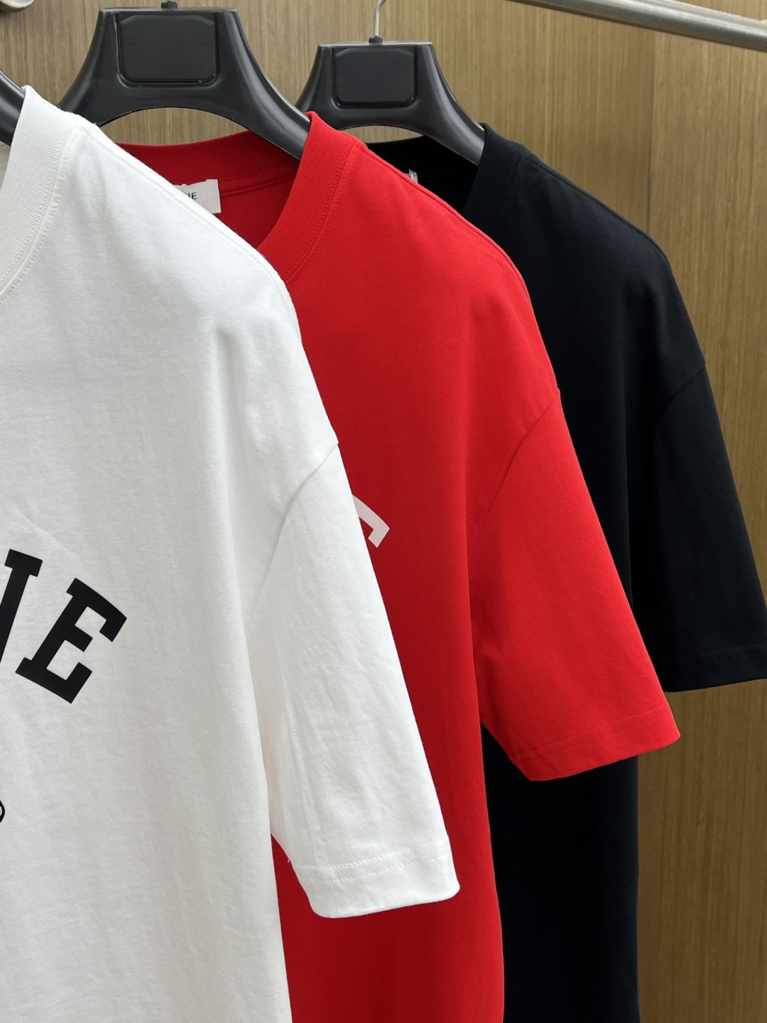 早春 CELINE 🔥🔥春夏新款简约字母印花短袖 双纱纯棉面料 多元化搭配 是眼下时尚前沿的创新趋势 复