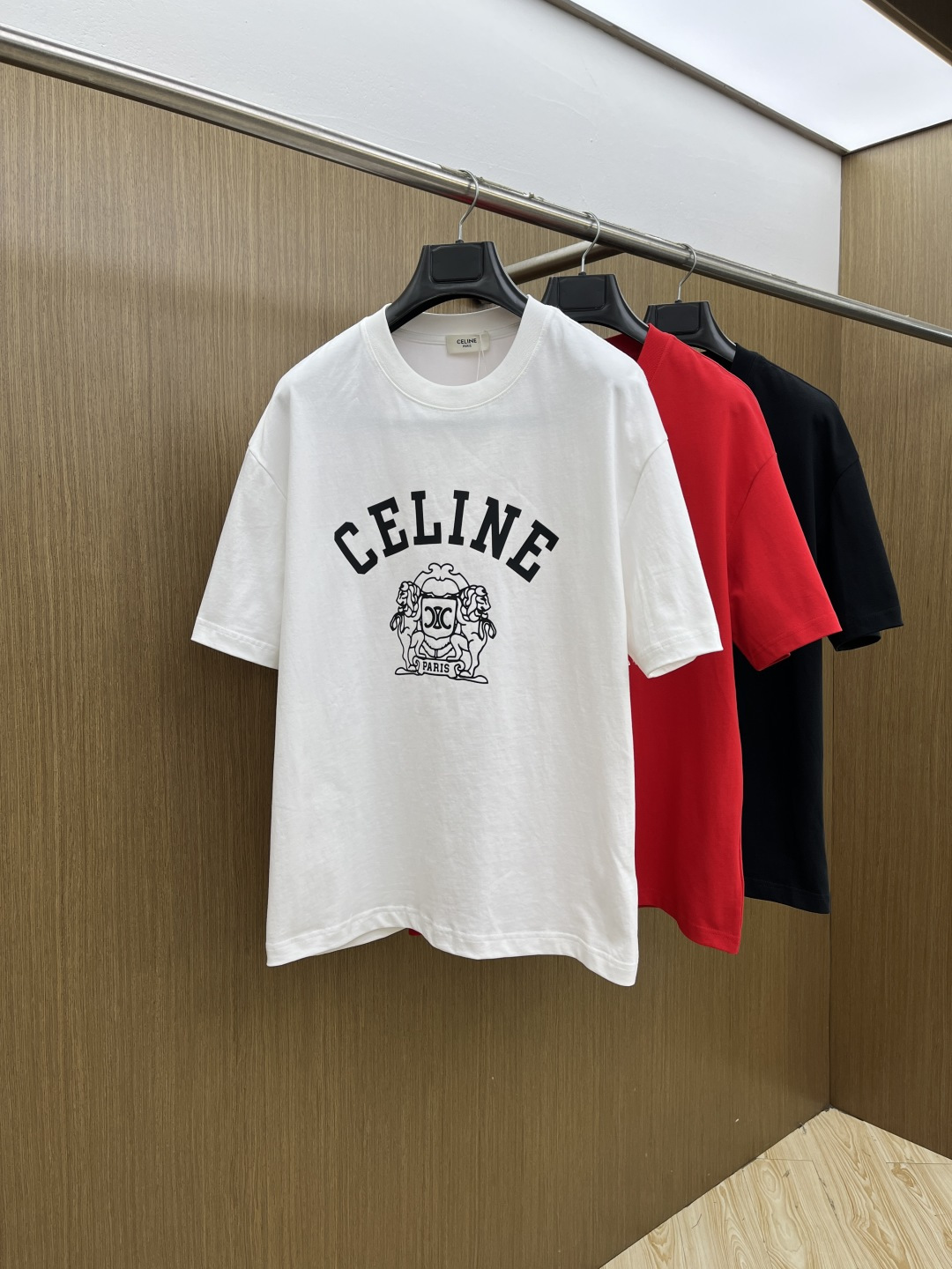 早春 CELINE 🔥🔥春夏新款简约字母印花短袖 双纱纯棉面料 多元化搭配 是眼下时尚前沿的创新趋势 复