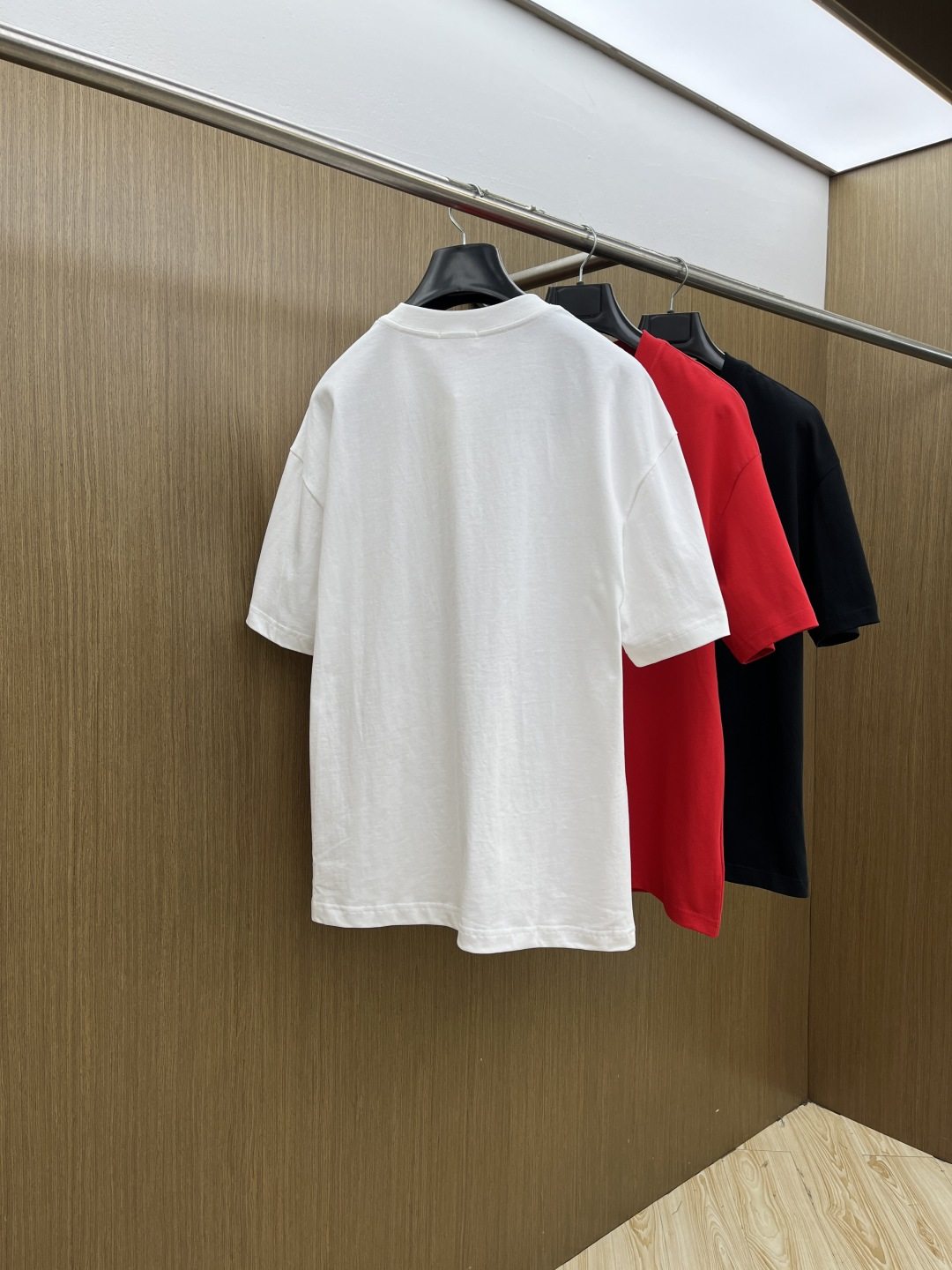 早春 CELINE 🔥🔥春夏新款简约字母印花短袖 双纱纯棉面料 多元化搭配 是眼下时尚前沿的创新趋势 复