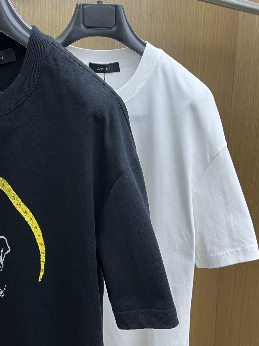 早春 AMIRI 🔥🔥春夏新款简约字母印花短袖 双纱纯棉面料 多元化搭配 是眼下时尚前沿的创新趋势 复古