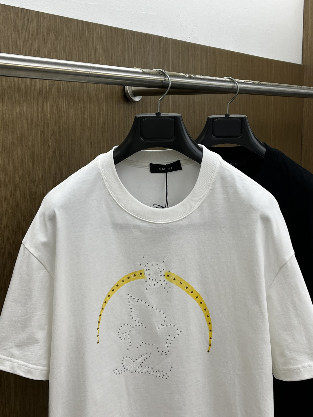 早春 AMIRI 🔥🔥春夏新款简约字母印花短袖 双纱纯棉面料 多元化搭配 是眼下时尚前沿的创新趋势 复古