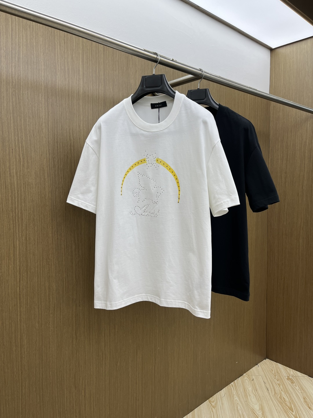 早春 AMIRI 🔥🔥春夏新款简约字母印花短袖 双纱纯棉面料 多元化搭配 是眼下时尚前沿的创新趋势 复古