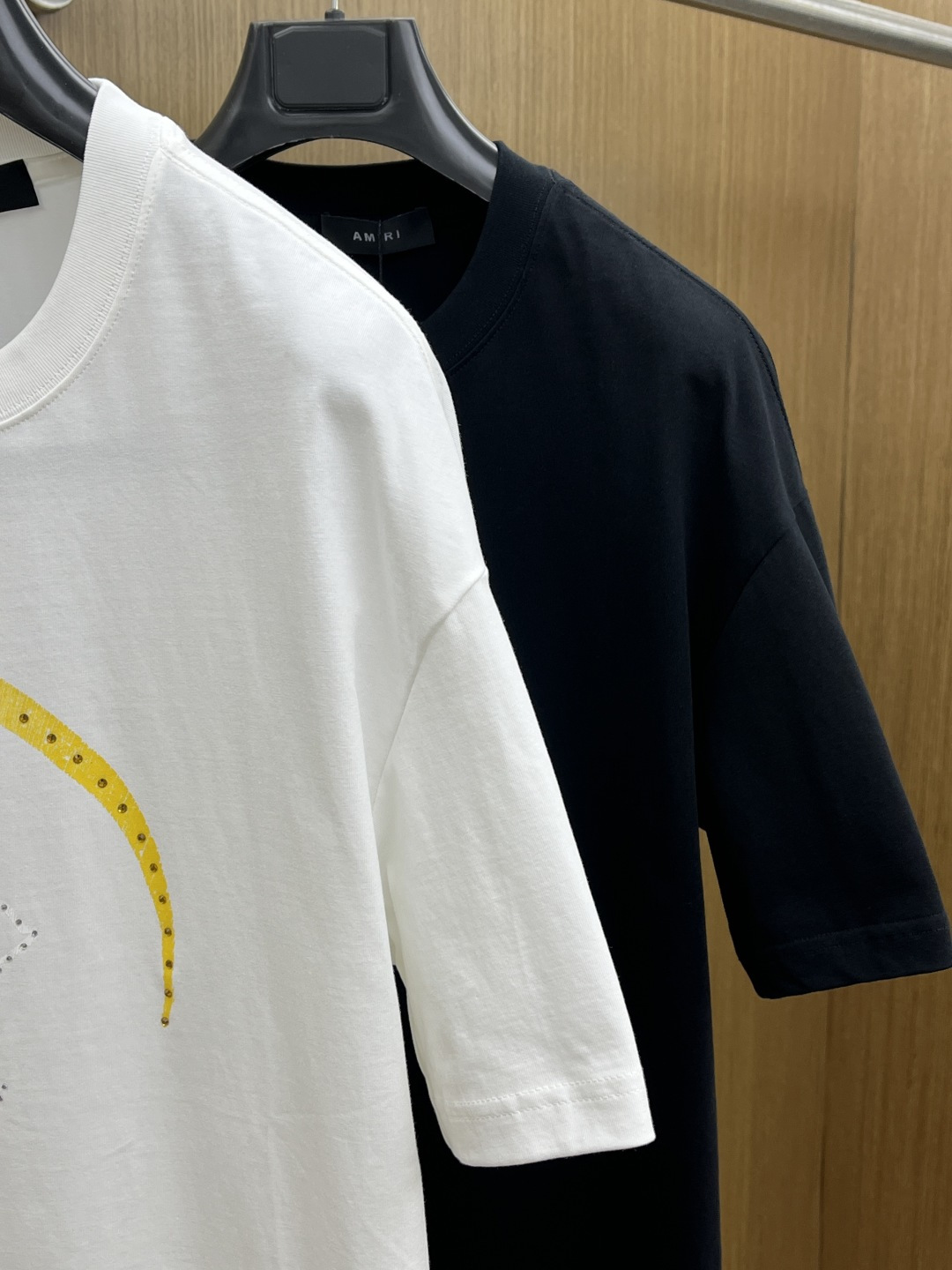 早春 AMIRI 🔥🔥春夏新款简约字母印花短袖 双纱纯棉面料 多元化搭配 是眼下时尚前沿的创新趋势 复古