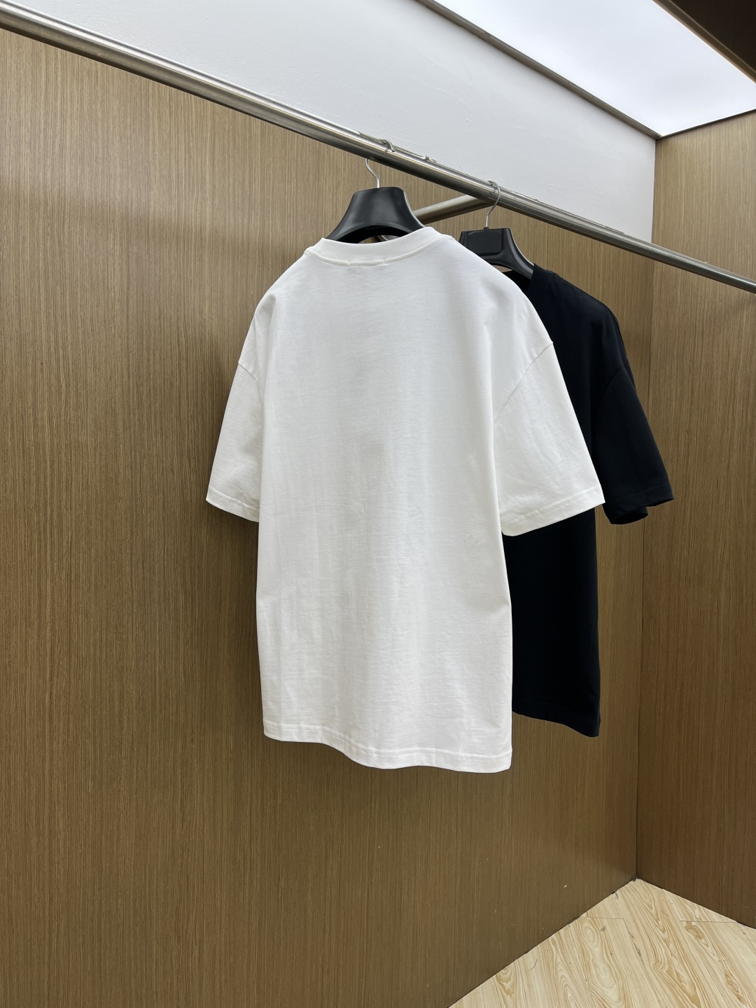 早春 AMIRI 🔥🔥春夏新款简约字母印花短袖 双纱纯棉面料 多元化搭配 是眼下时尚前沿的创新趋势 复古