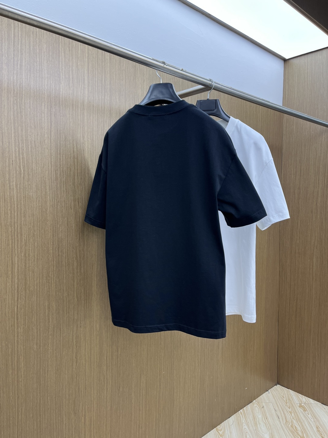 早春 VLTN 🔥🔥春夏新款简约字母印花短袖 双纱纯棉面料 多元化搭配 是眼下时尚前沿的创新趋势 复古与