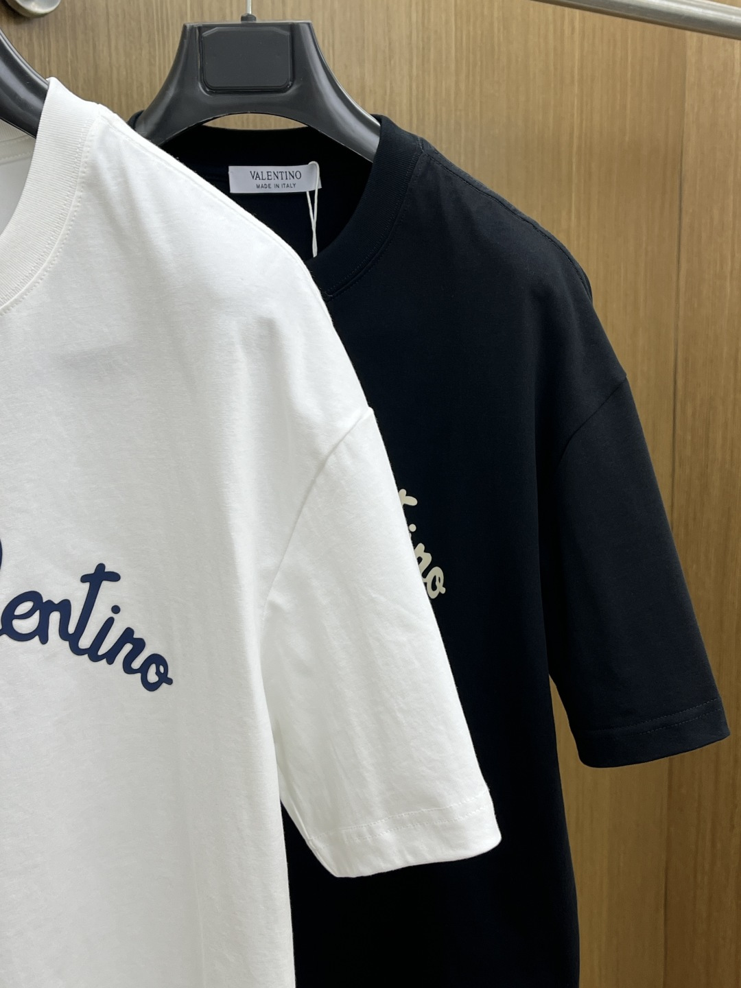 早春 VLTN 🔥🔥春夏新款简约字母印花短袖 双纱纯棉面料 多元化搭配 是眼下时尚前沿的创新趋势 复古与
