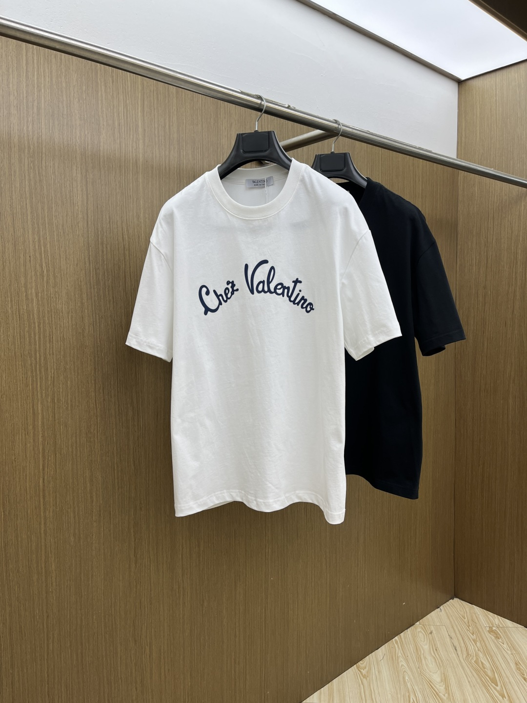 早春 VLTN 🔥🔥春夏新款简约字母印花短袖 双纱纯棉面料 多元化搭配 是眼下时尚前沿的创新趋势 复古与